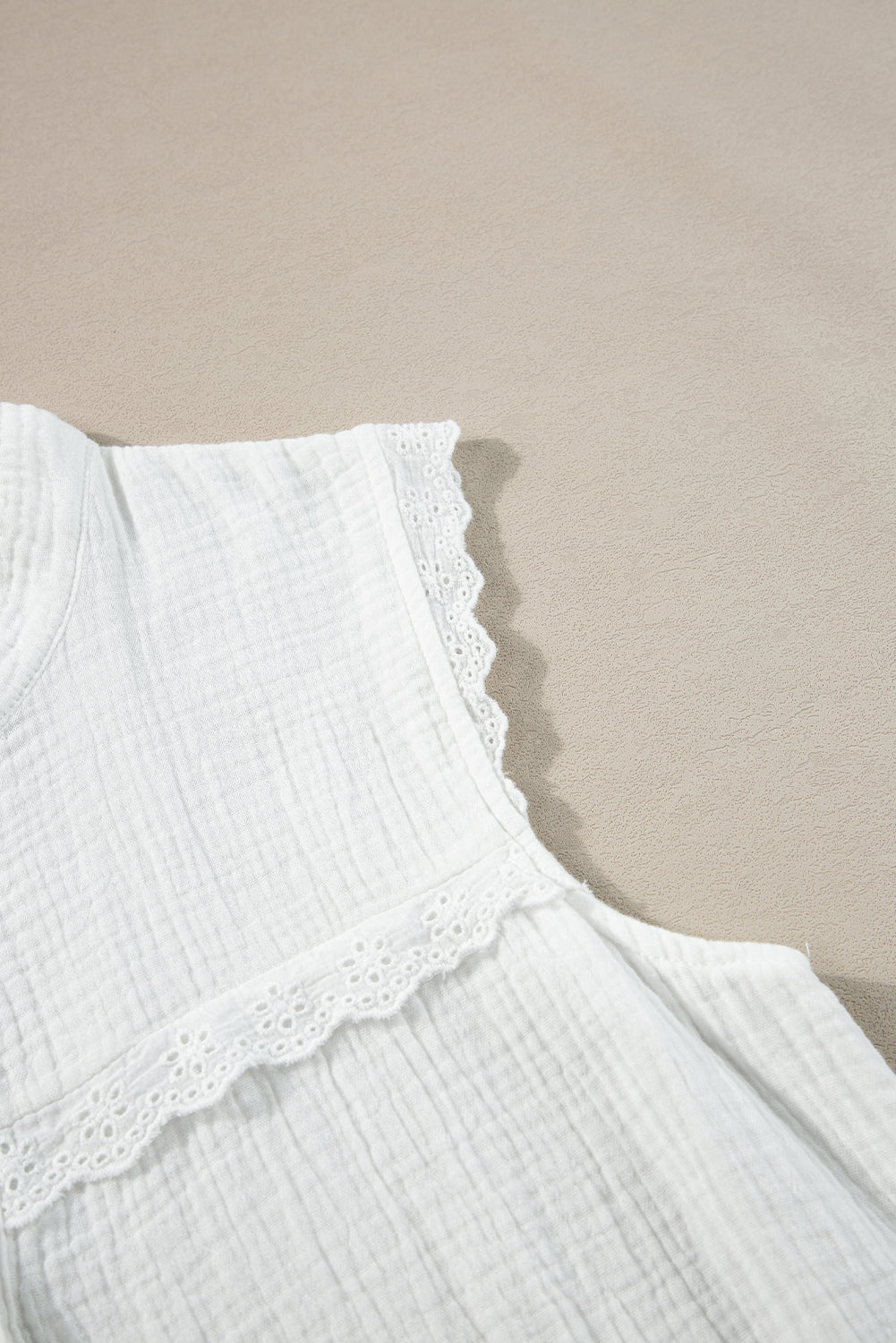 White Lace Trim Crinkle Knot Hem Sleeveless Shirt